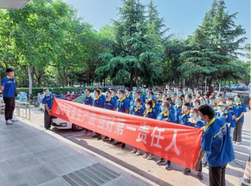 天伦燃气公司开展安全生产月主题横幅签字暨安全生产月正式启动活动(图1)
