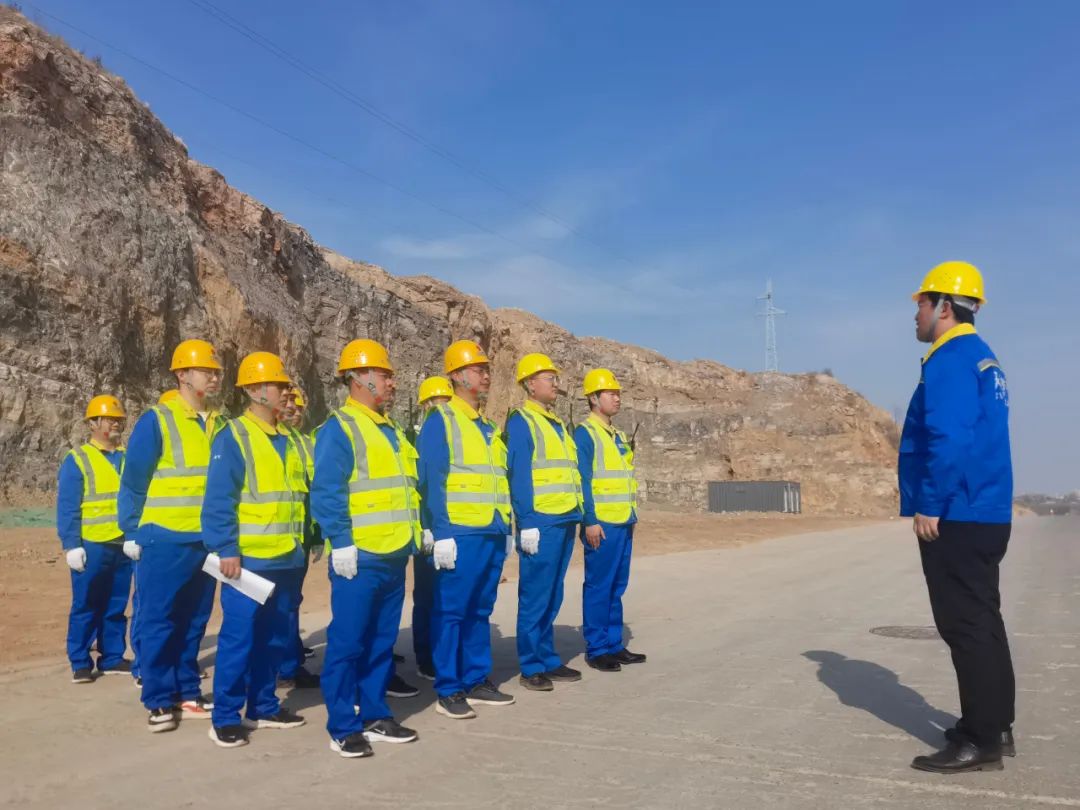 天伦燃气开展市政管网泄漏事故应急抢险演练(图1)