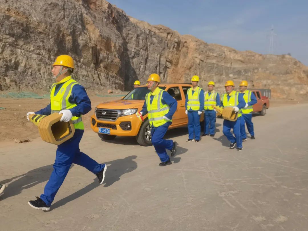 天伦燃气开展市政管网泄漏事故应急抢险演练(图2)